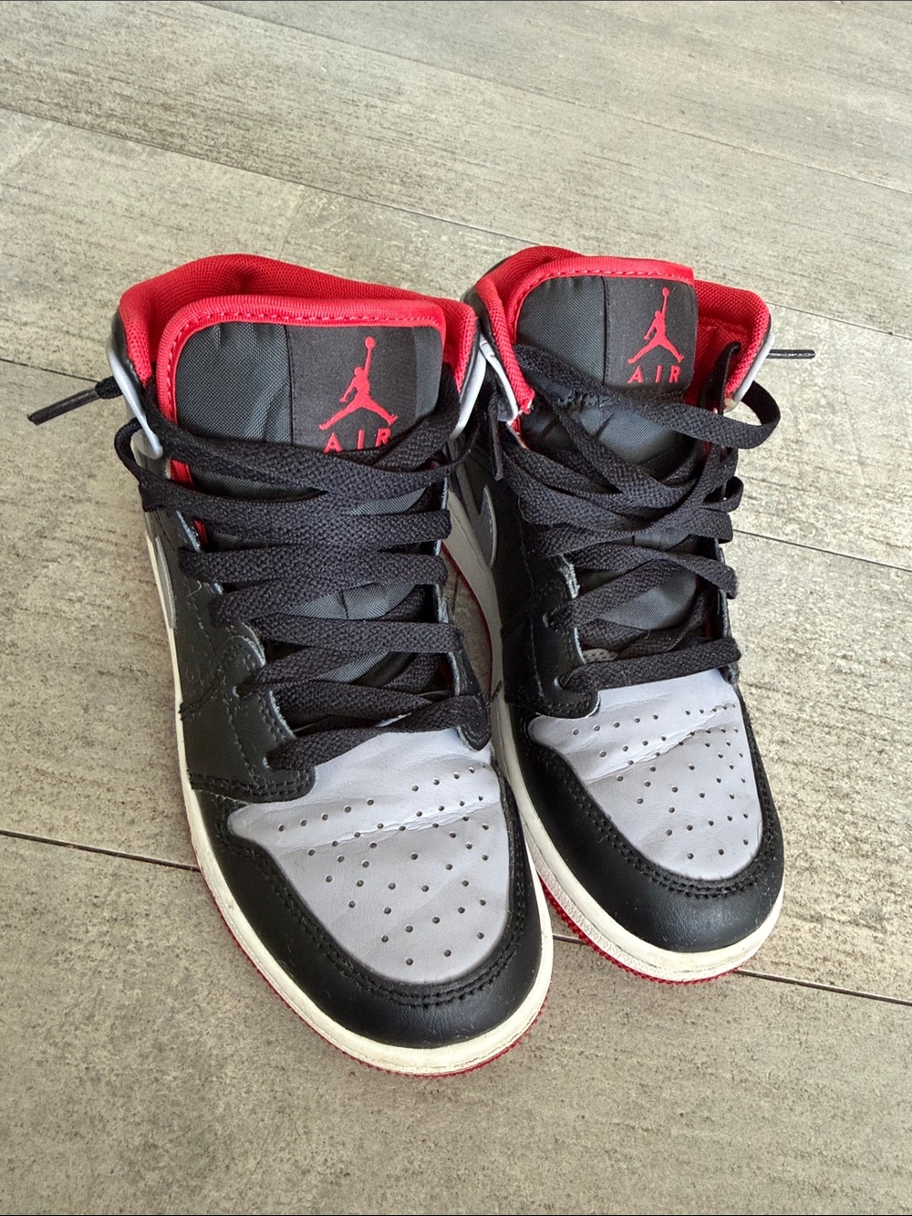 Nike Air Jordan 1 Mid Smoke Grey Gym Red GS Youth Size 4.5Y